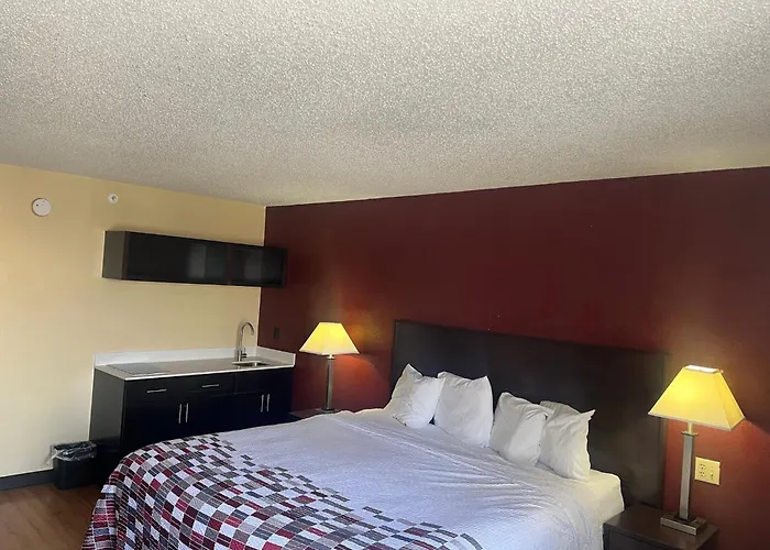 Red Roof Inn & Suites Indianapolis Airport